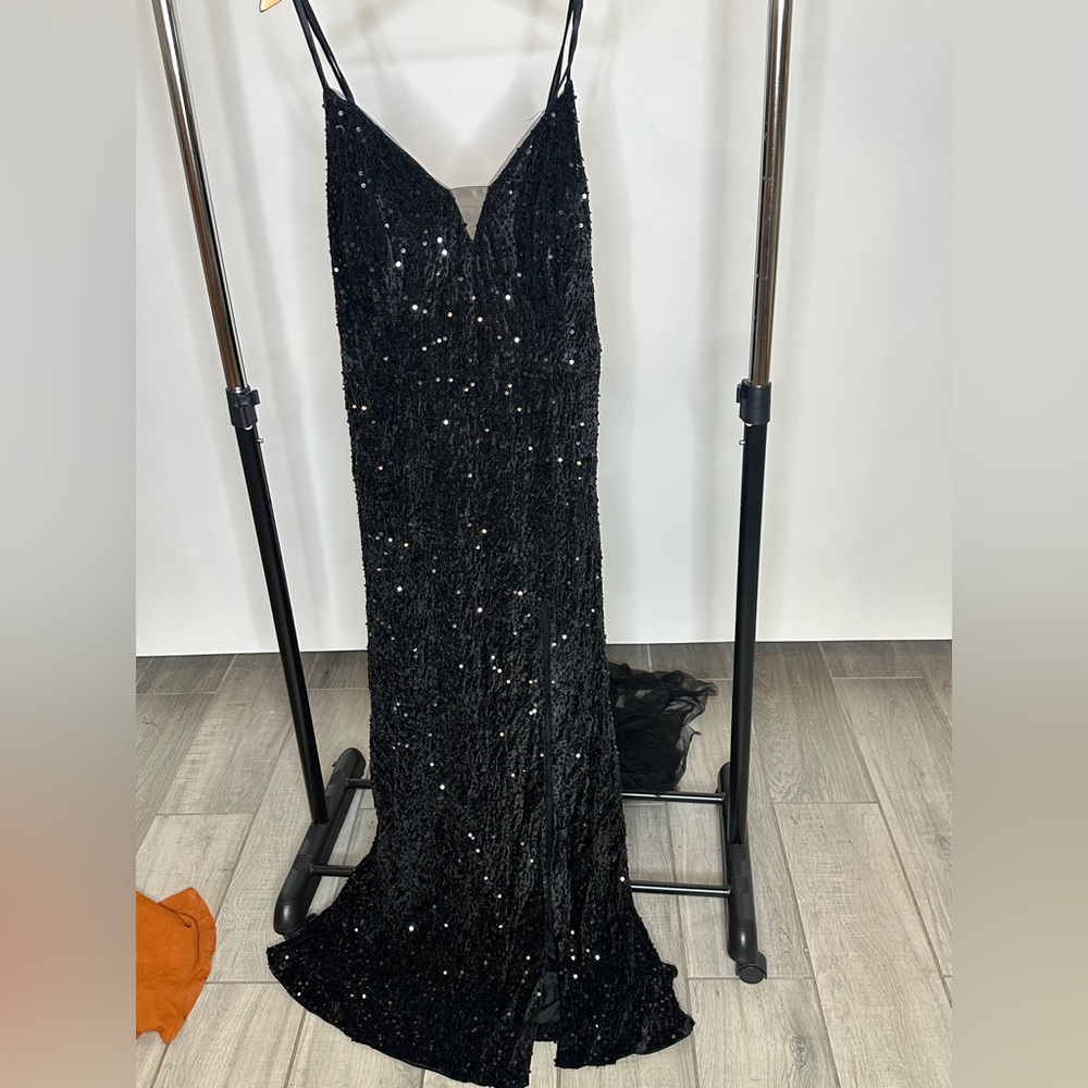 Elegant Black Sequin Evening Dress